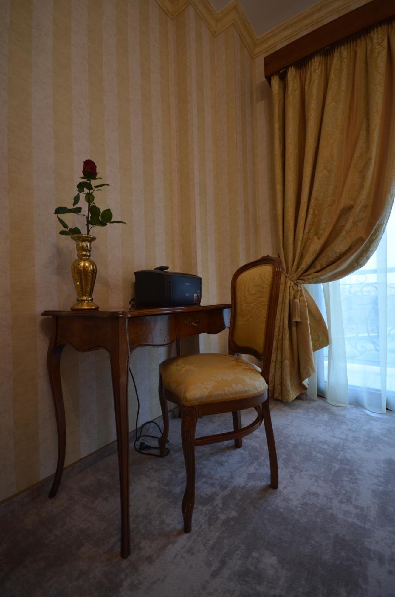 The Arlington Boutique Hotel Craiova Zimmer foto