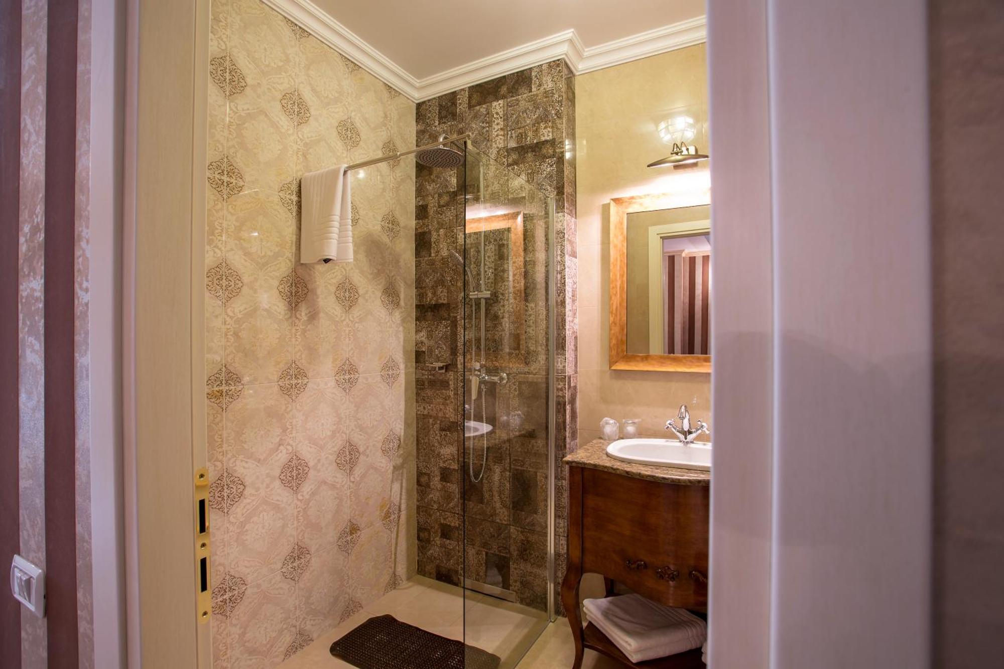 The Arlington Boutique Hotel Craiova Zimmer foto